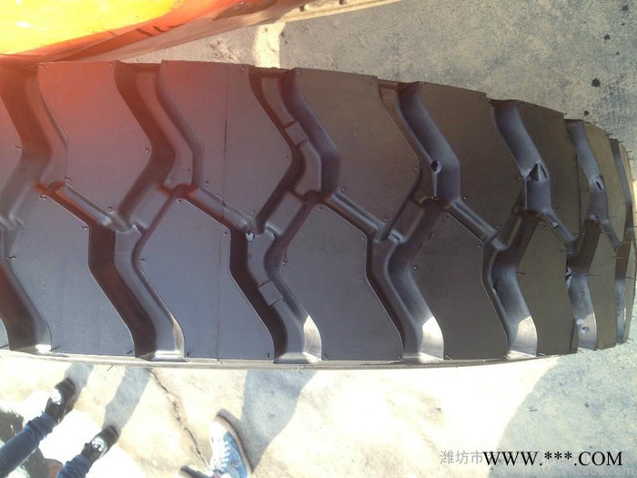 1100r20轮胎  人字轮胎  卡车货车轮胎  **轮胎  质量保证 **图3