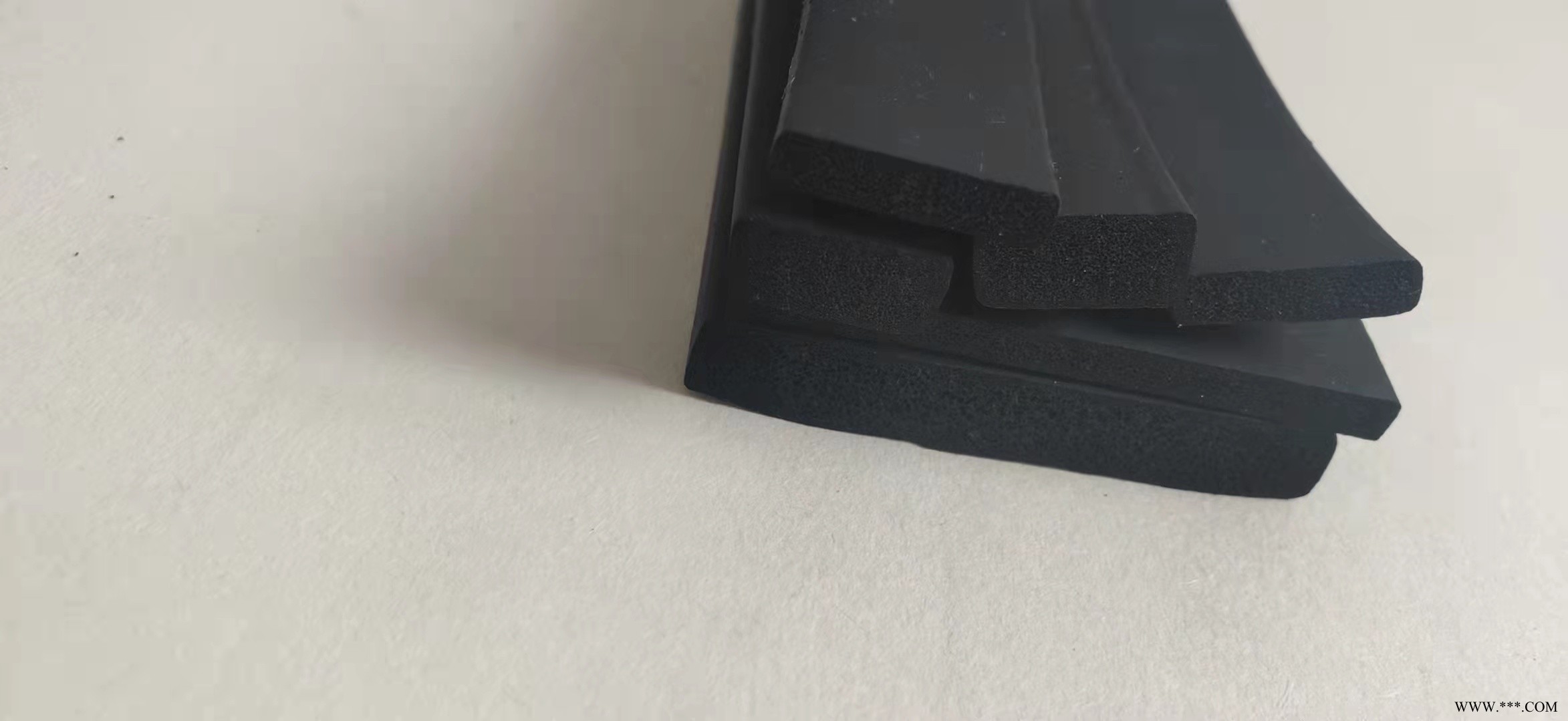 橡胶条配电箱机柜平板防撞条三元乙丙橡胶发泡密封条带背胶自粘条图2