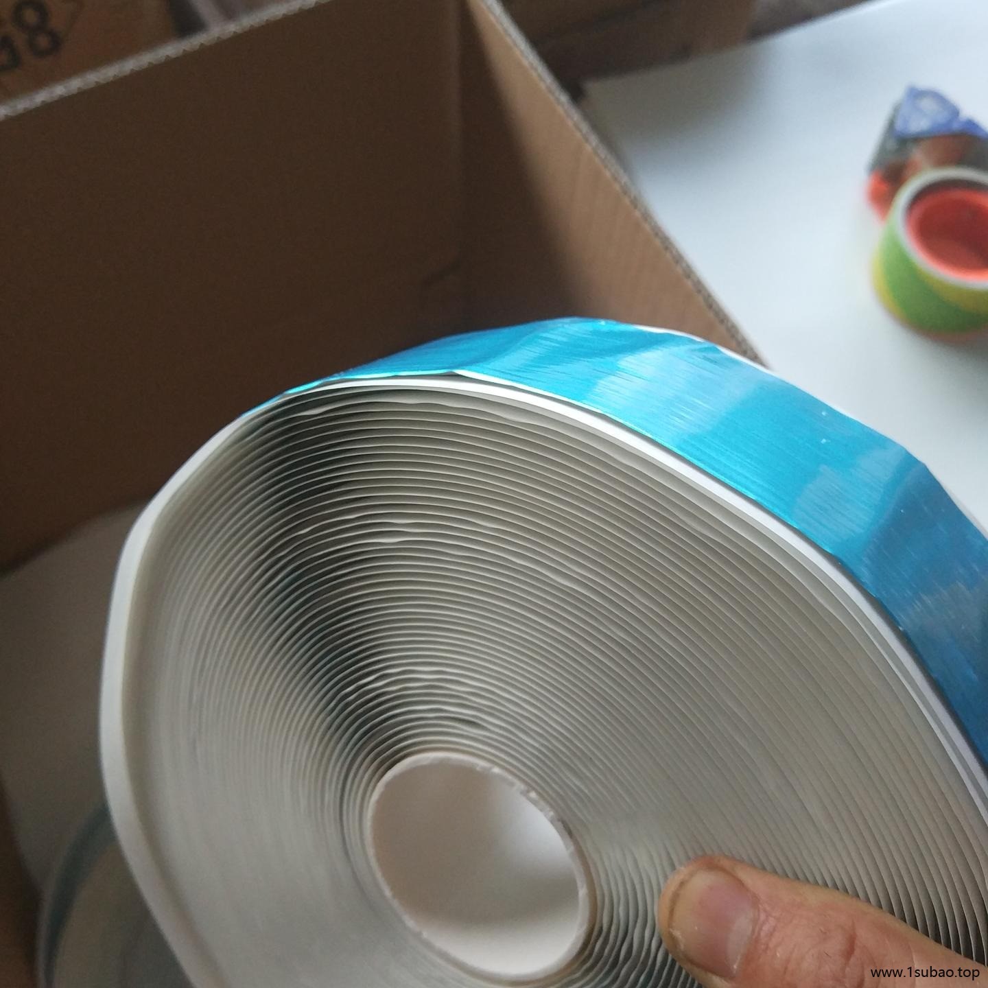 铝箔丁基胶带 彩钢补漏贴  贴止漏屋面防水丁基橡胶自粘防水卷材1米宽图8