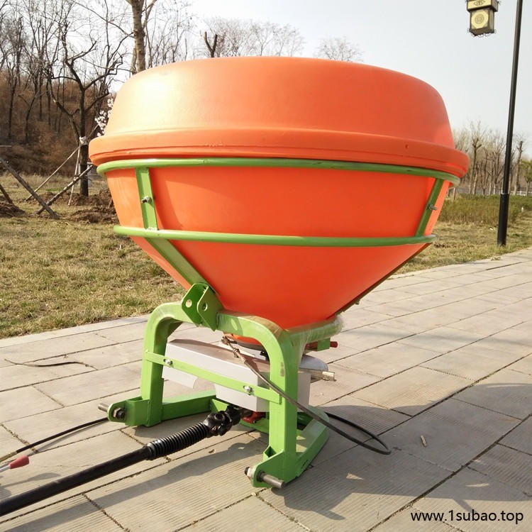 厂家直销  农用大型撒肥机750公斤 颗粒化肥施肥器 轴传动带撒肥机 志成机械