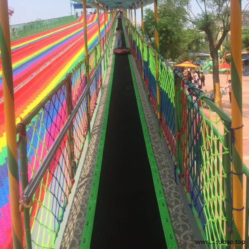 按照规定正确乘坐七彩云梯 兰州魔毯输送带乘坐新规图2