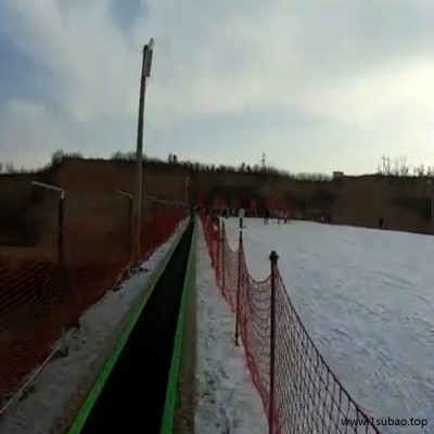 雪场电梯可载游客及雪圈 赤峰雪毯输送带匀速传送