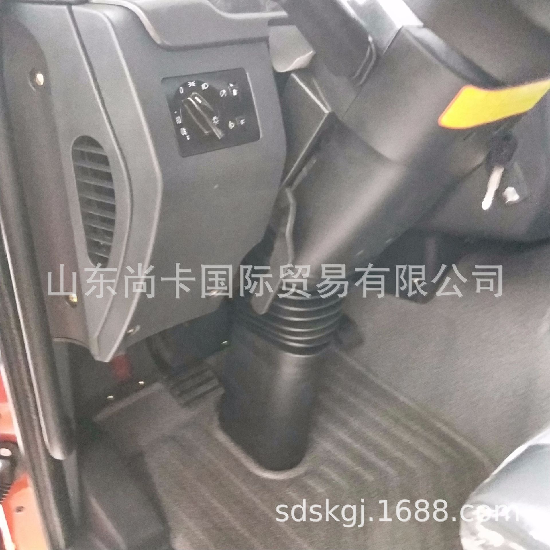 联合重卡驾驶室 (69).jpg