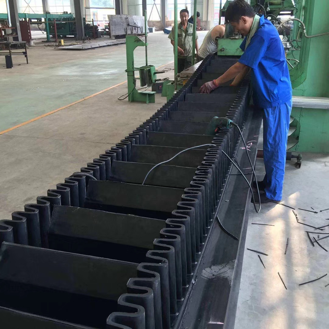 泰安爬角波状挡边带大量现货 奥宇 耐灼烧型输送带大量现货