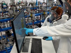 亨内基：LABFOAM型号实验室设备 为生物基聚氨酯泡沫国际研究项目提供支持